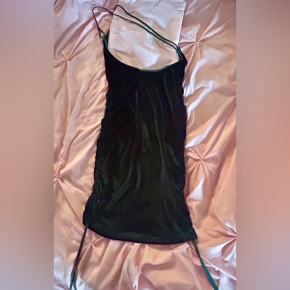 Elegant Dark Green One-Shoulder Dress - Picture 10 of 11